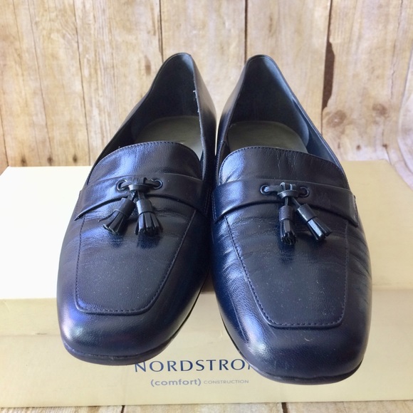 Nordstrom Comfort Navy kid  leather Loafers,  8W - Picture 2 of 8